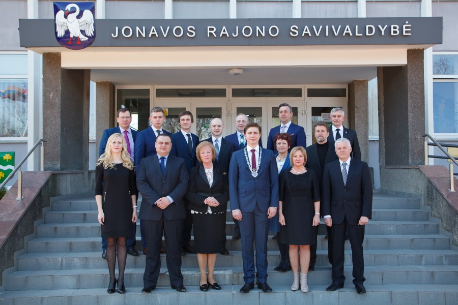 Jonavoje prisiekė į rajono tarybą išrinkti bičiuliai